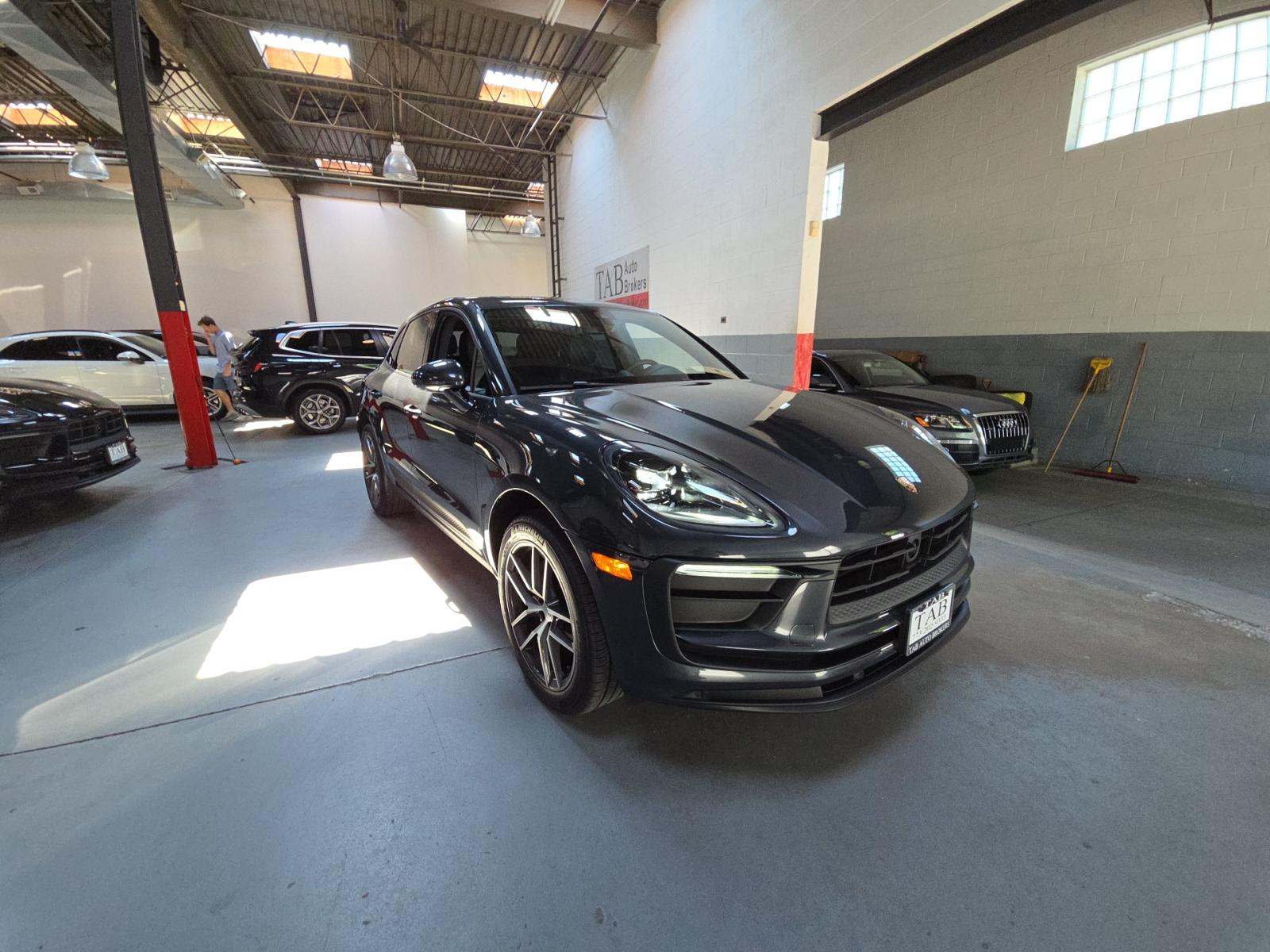 2024 Porsche Macan Base AWD