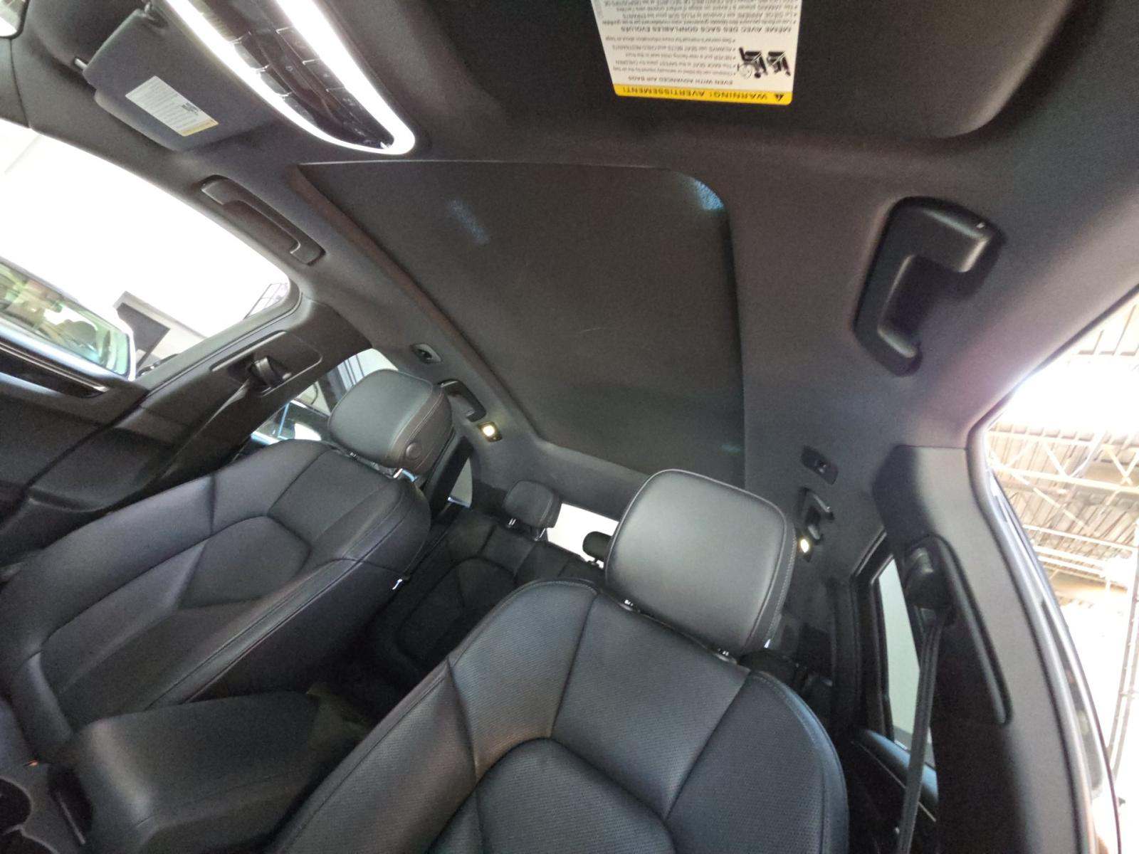 2024 Porsche Macan Base AWD