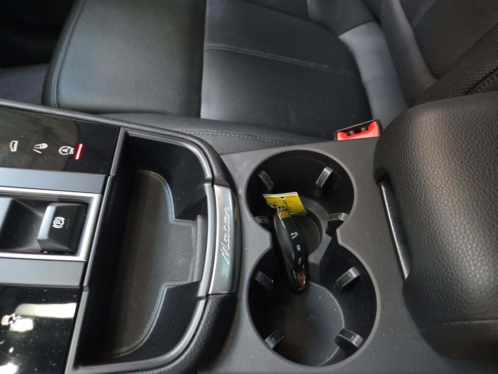 2024 Porsche Macan Base AWD