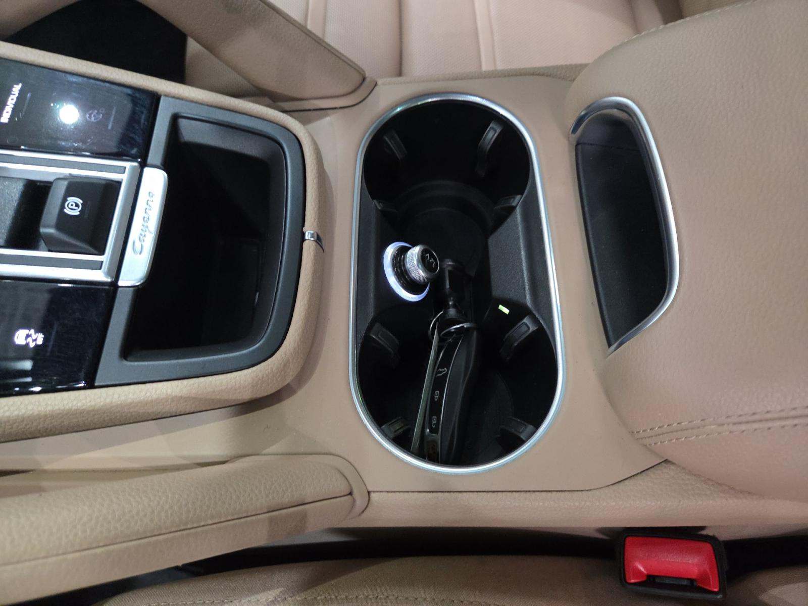 PORSCHE CAYENNE - 8