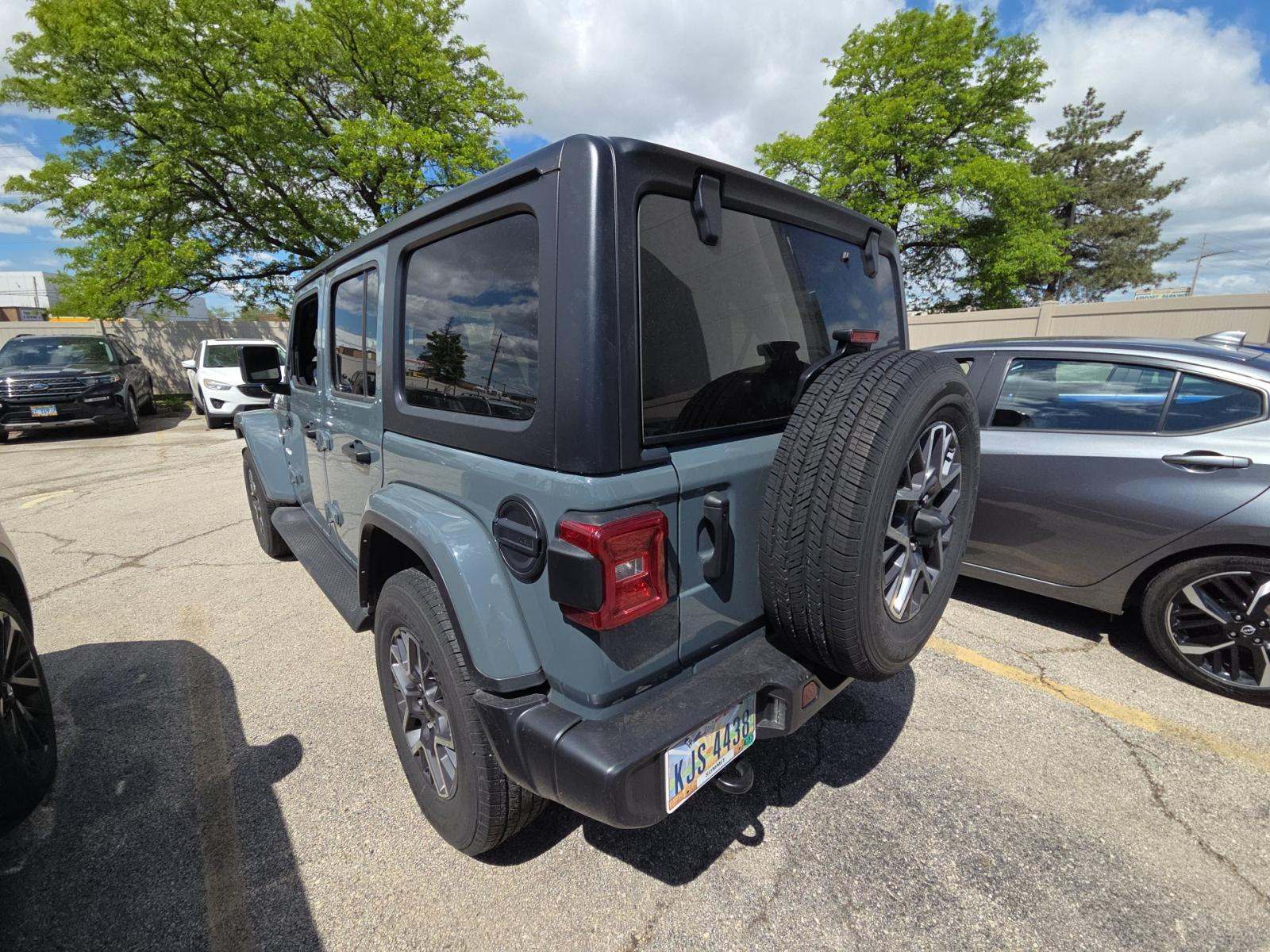 2024 Jeep Wrangler Sahara AWD