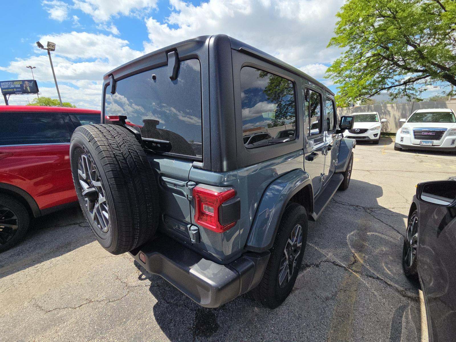 2024 Jeep Wrangler Sahara AWD