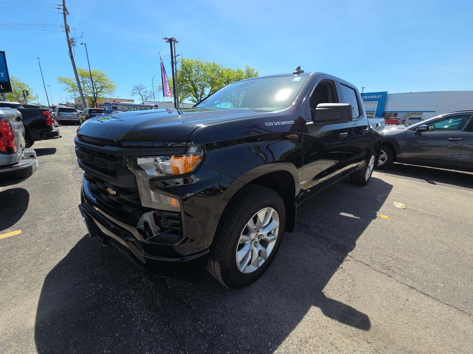 2023 Chevrolet Silverado 1500 Custom AWD