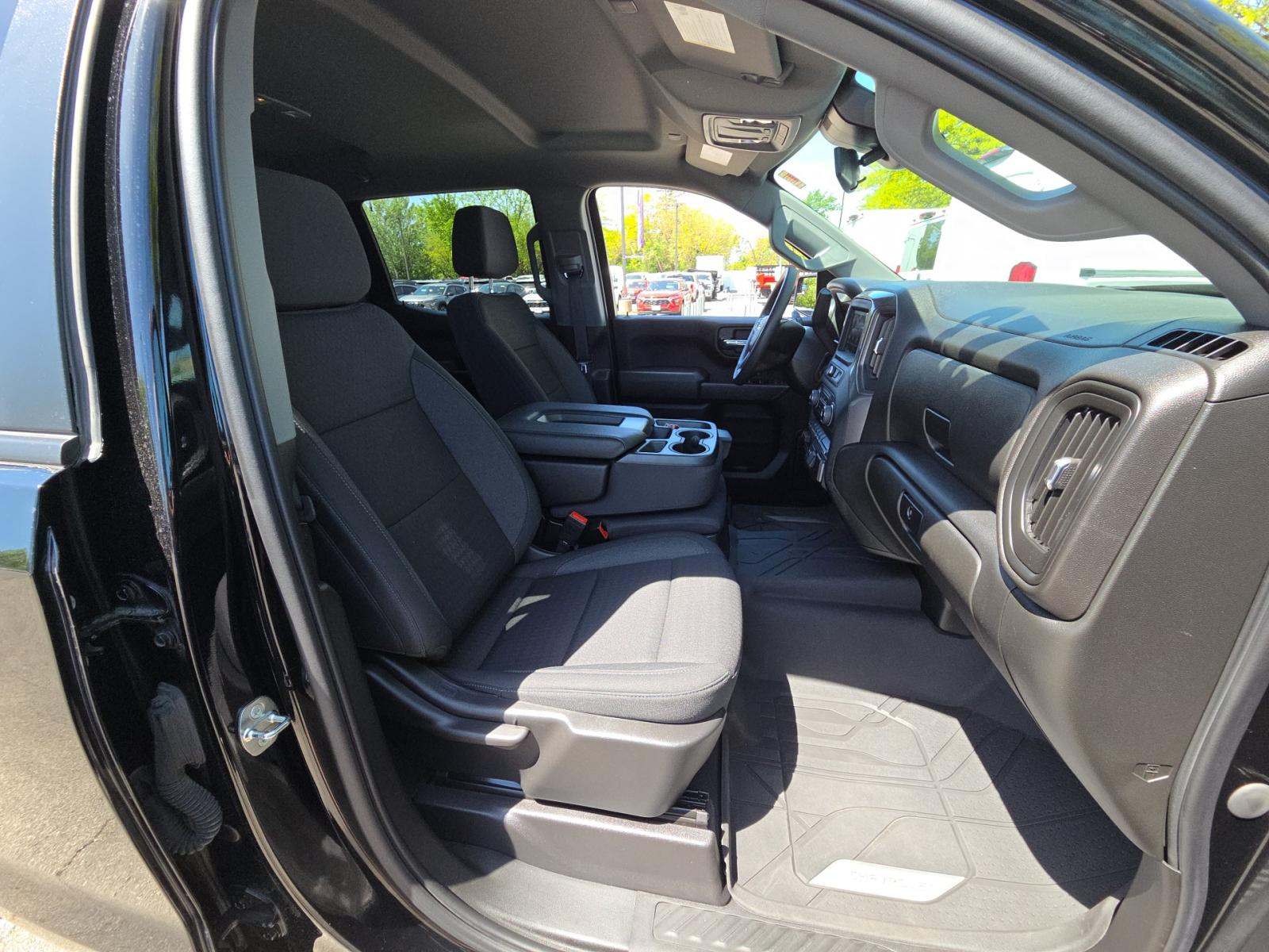 2023 Chevrolet Silverado 1500 Custom AWD
