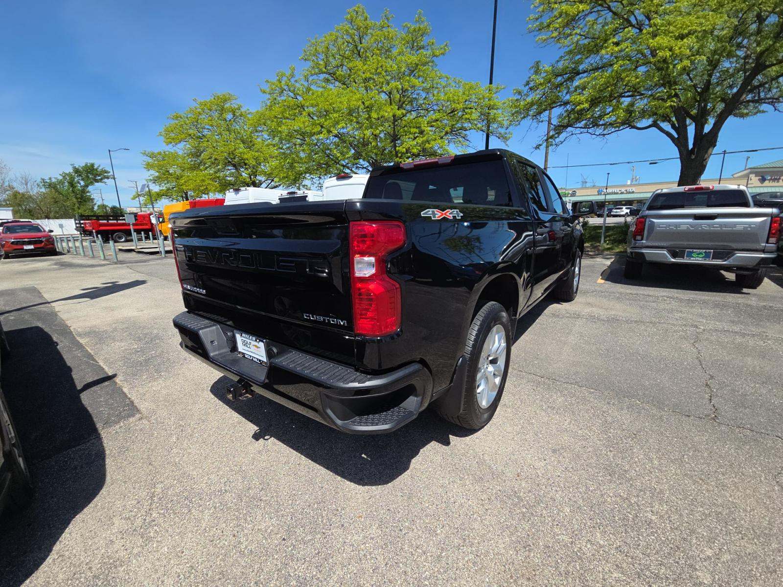 2023 Chevrolet Silverado 1500 Custom AWD