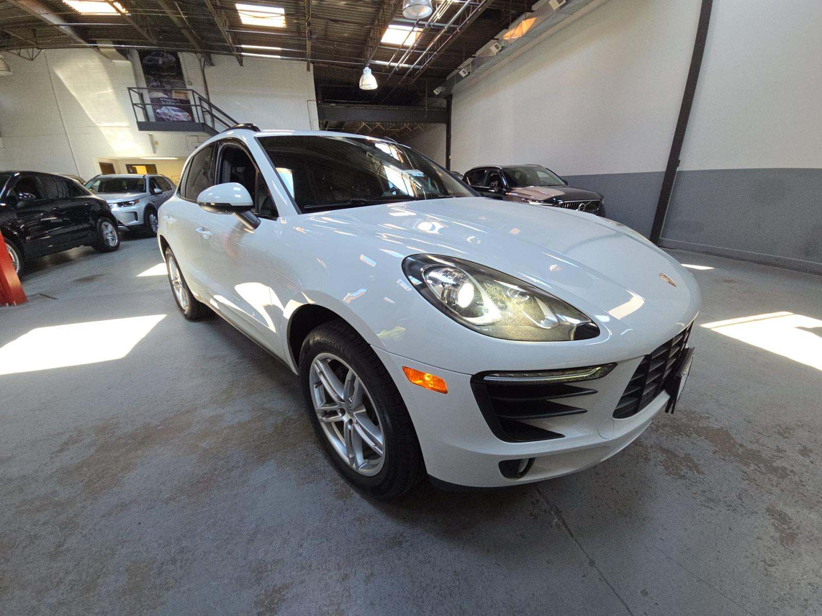 2018 Porsche Macan Base AWD