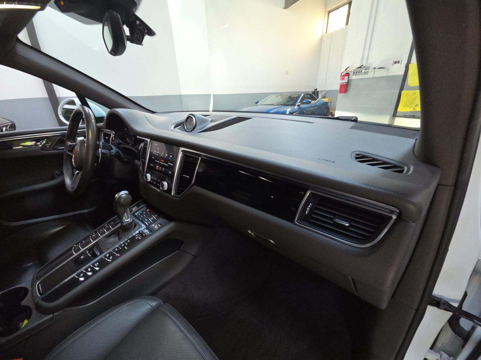 2018 Porsche Macan Base AWD