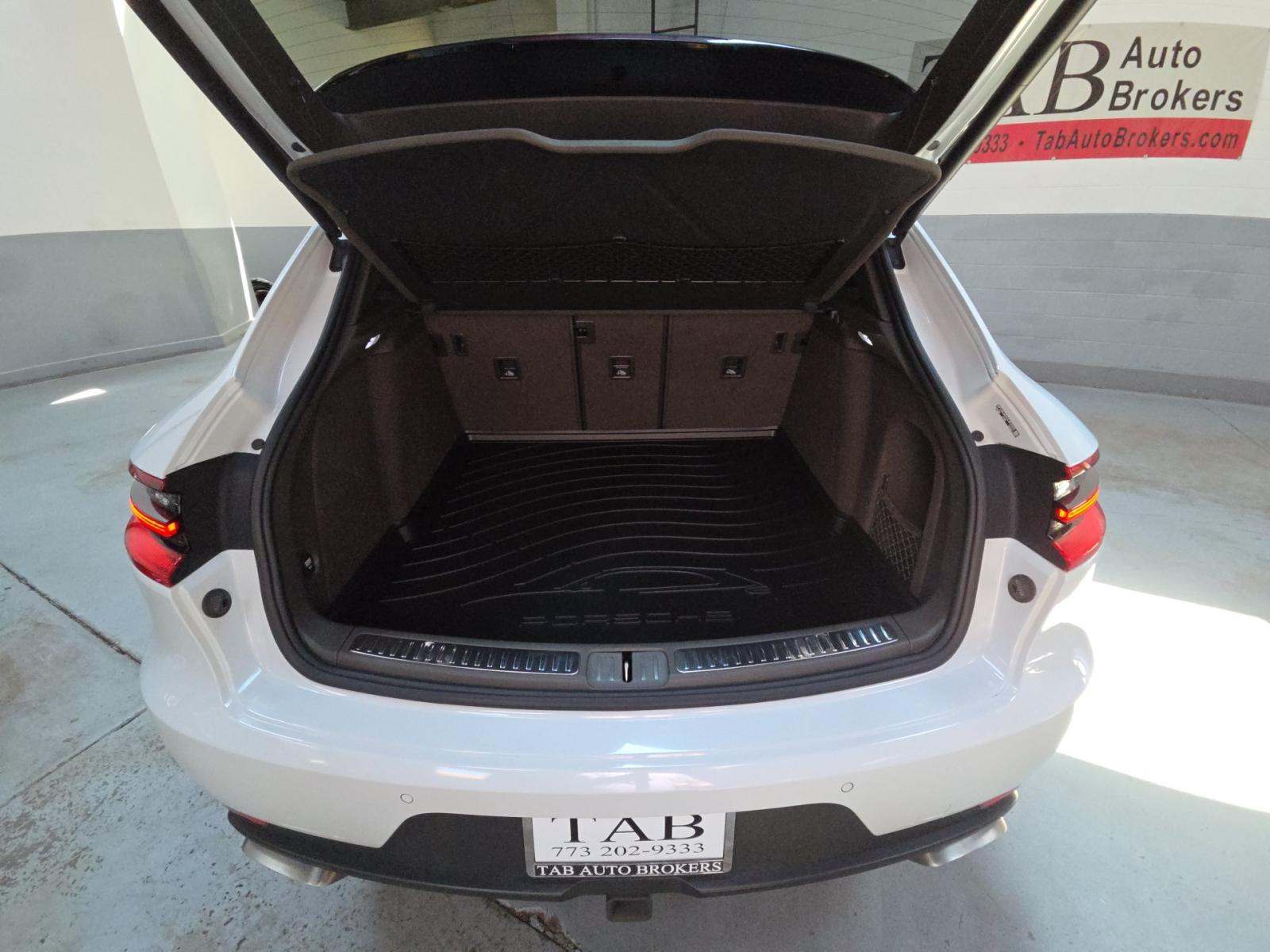 2018 Porsche Macan Base AWD