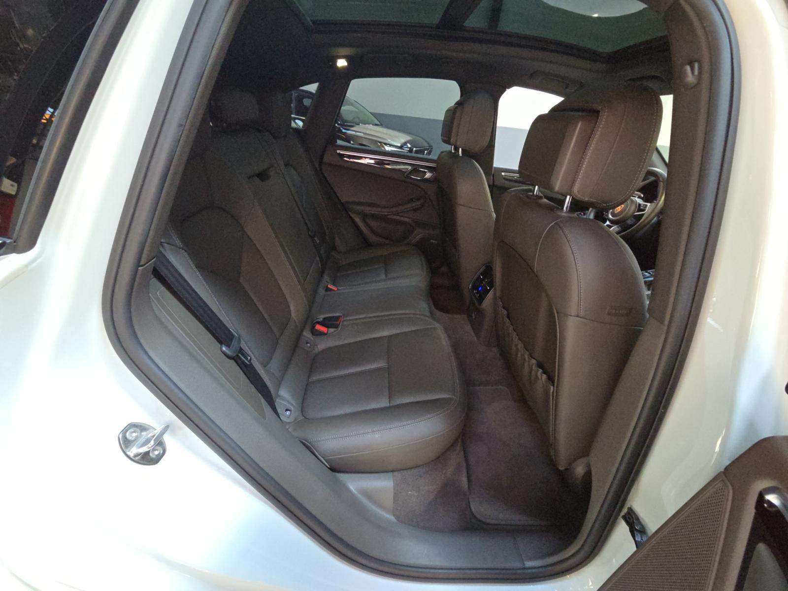 2018 Porsche Macan Base AWD