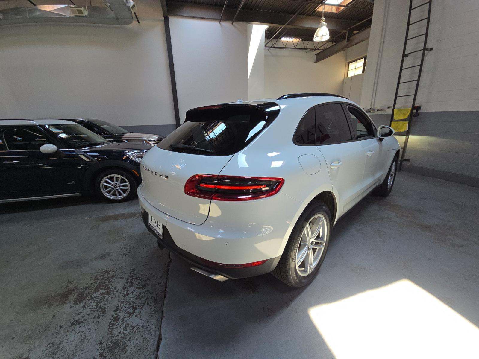 2018 Porsche Macan Base AWD