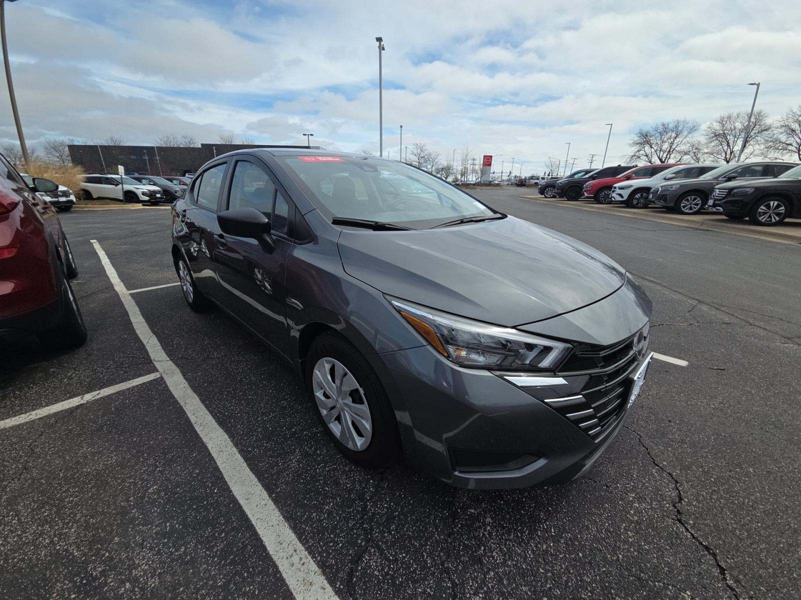 NISSAN VERSA - 4