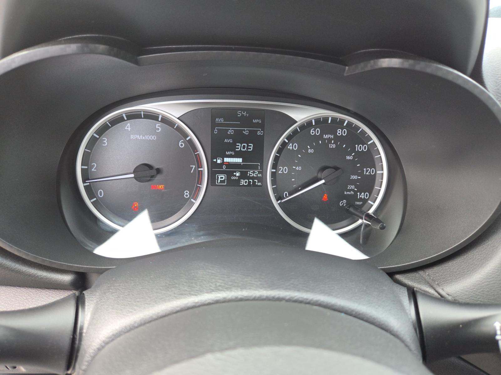 NISSAN VERSA - 9
