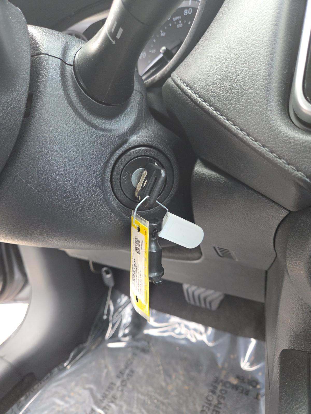 NISSAN VERSA - 8