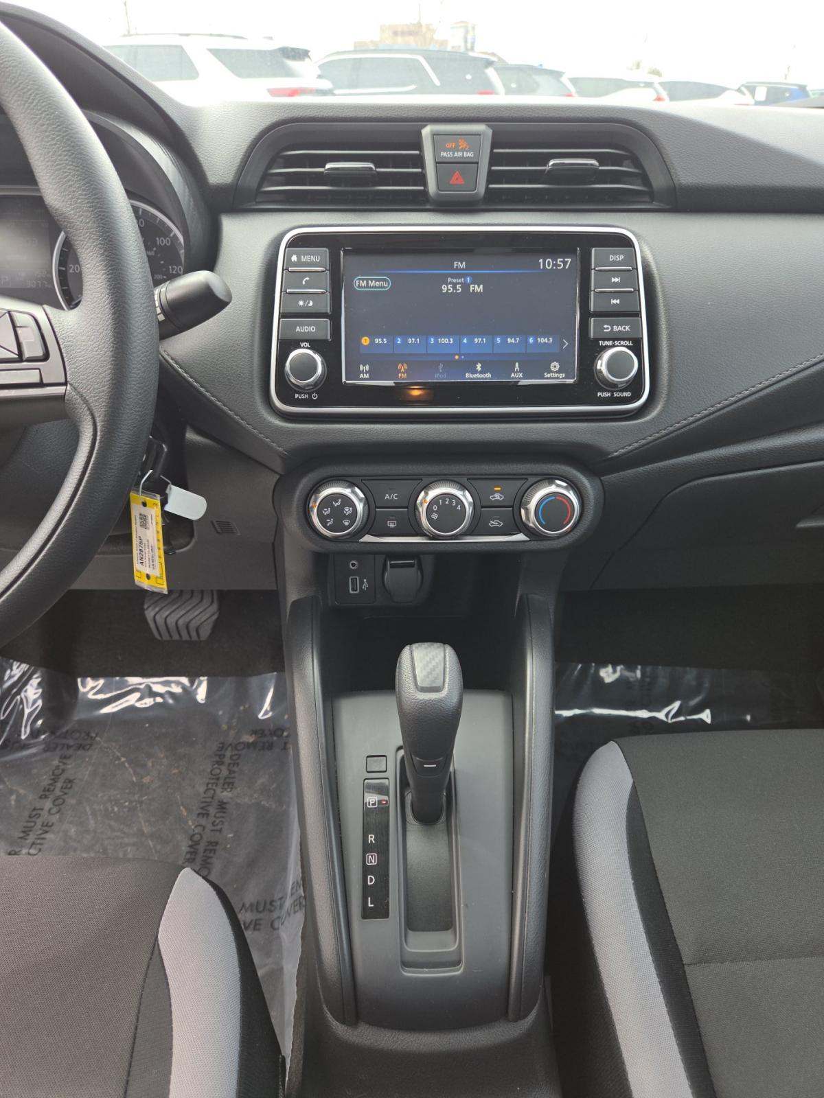 NISSAN VERSA - 10