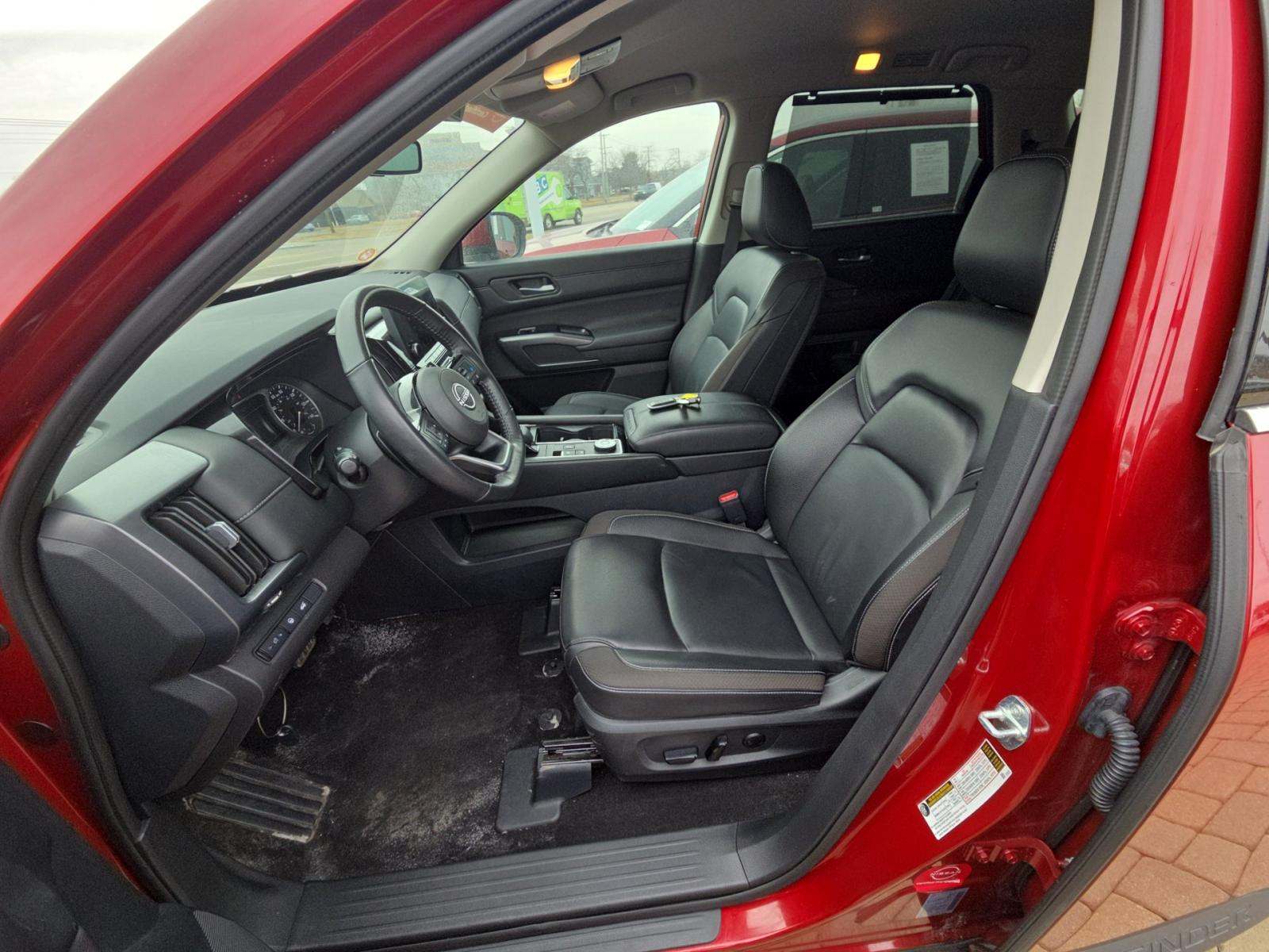 2024 Nissan Pathfinder SL AWD