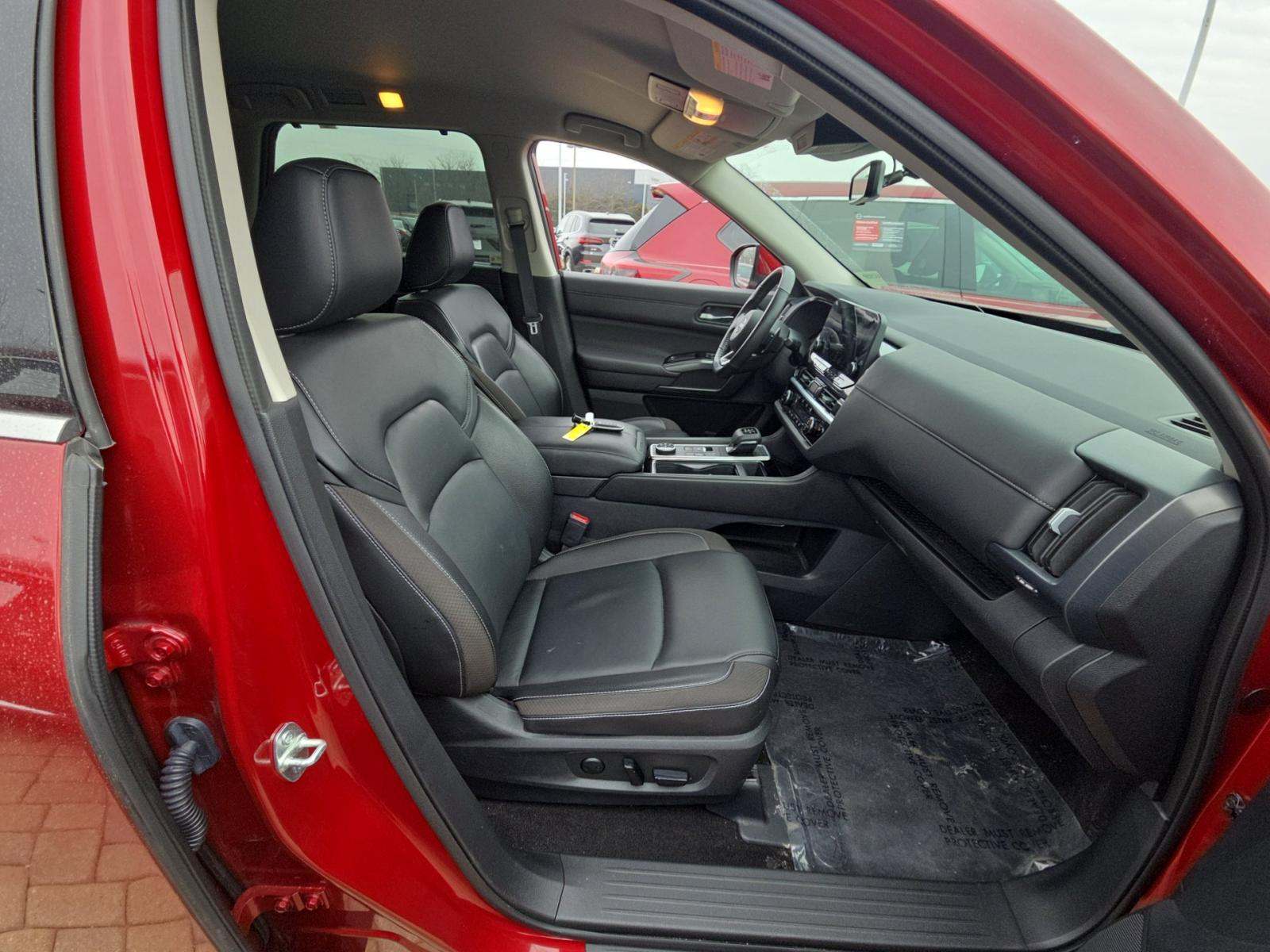 2024 Nissan Pathfinder SL AWD