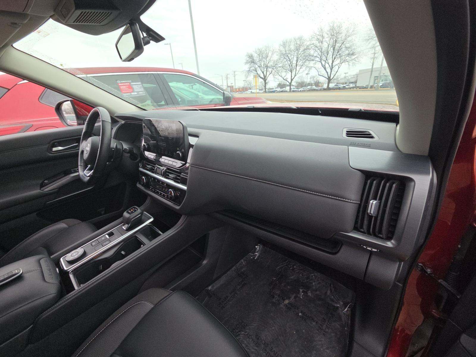 2024 Nissan Pathfinder SL AWD