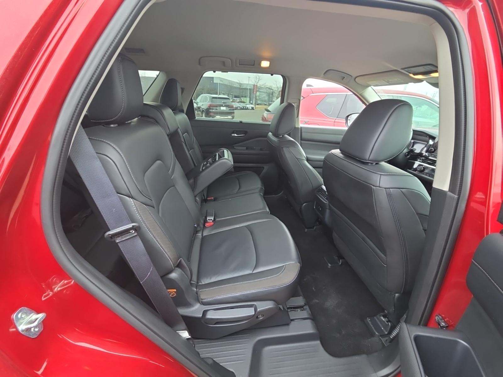 2024 Nissan Pathfinder SL AWD