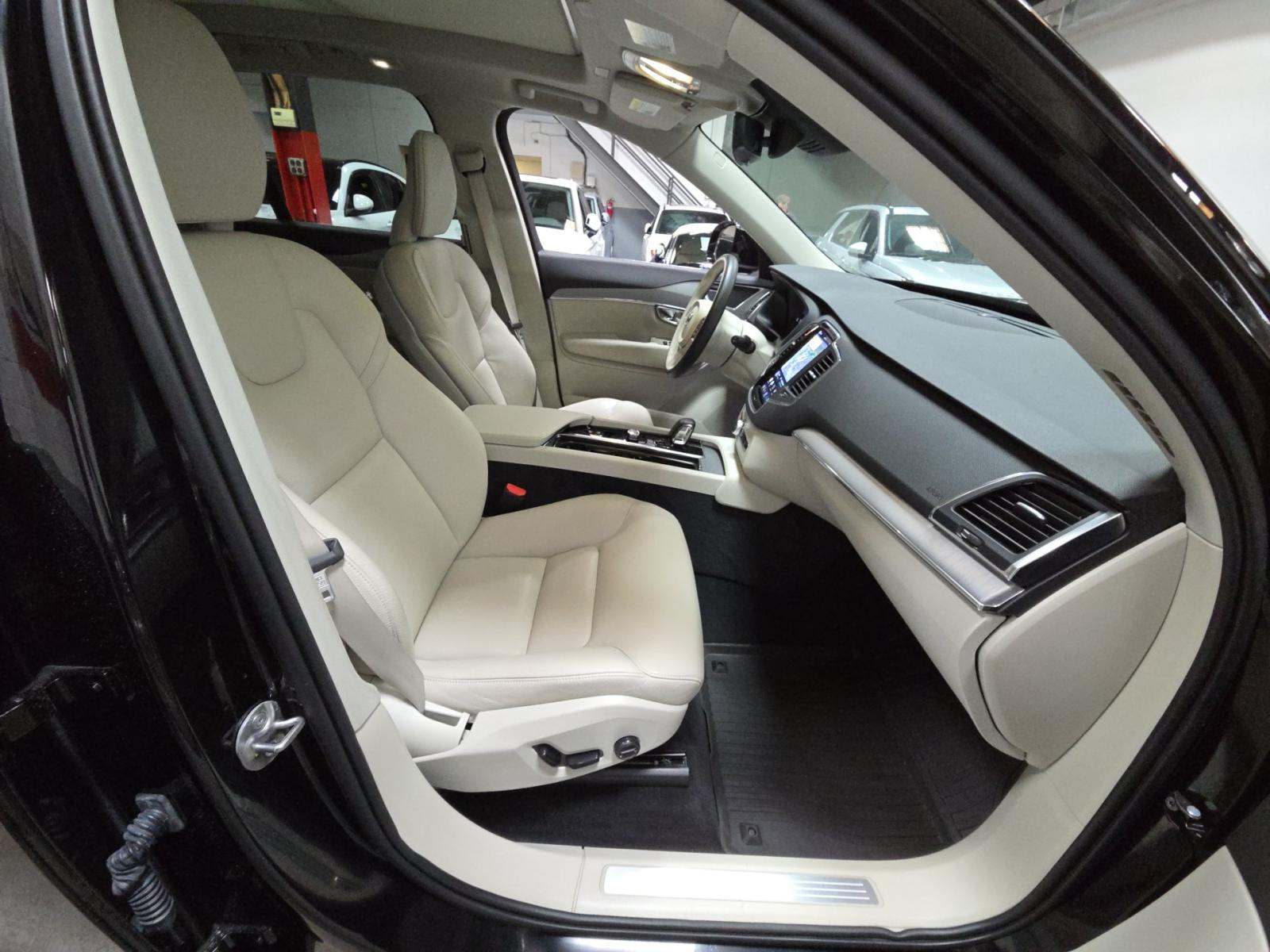 2025 Volvo XC90 B5 Core AWD