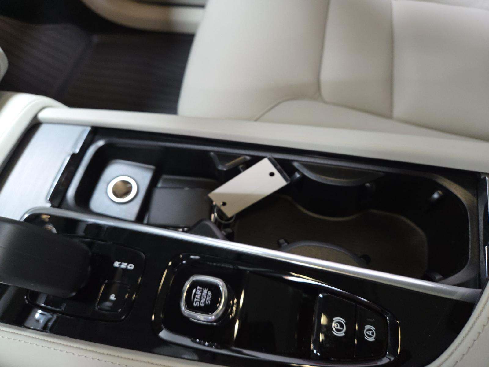 2025 Volvo XC90 B5 Core AWD