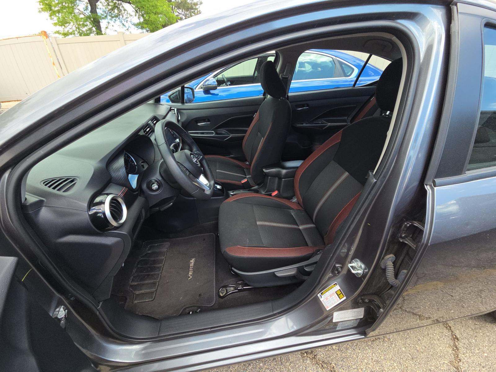 NISSAN VERSA - 6