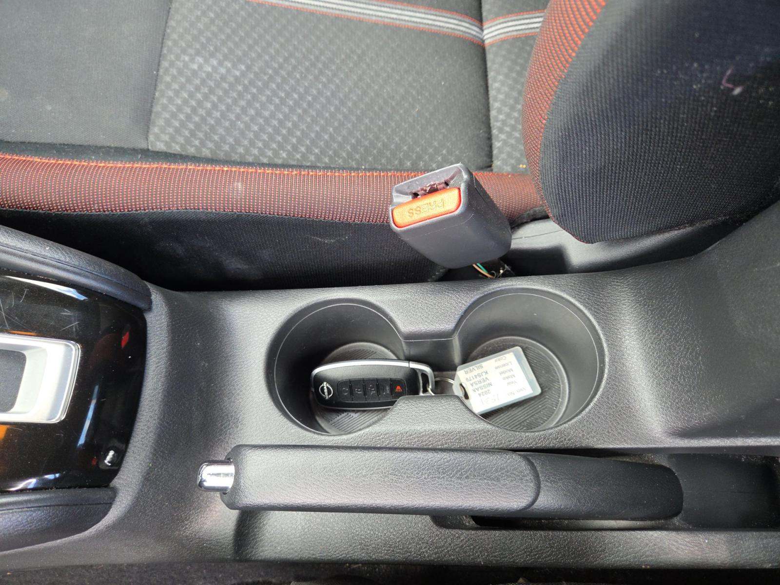 NISSAN VERSA - 8