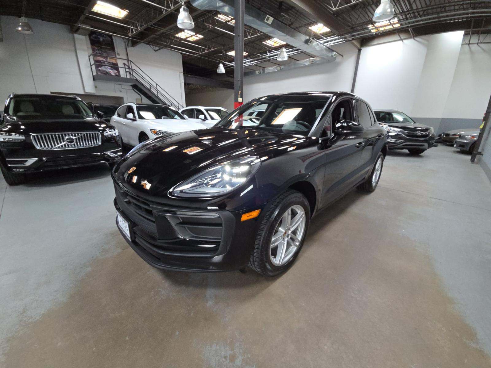 2023 Porsche Macan Base AWD