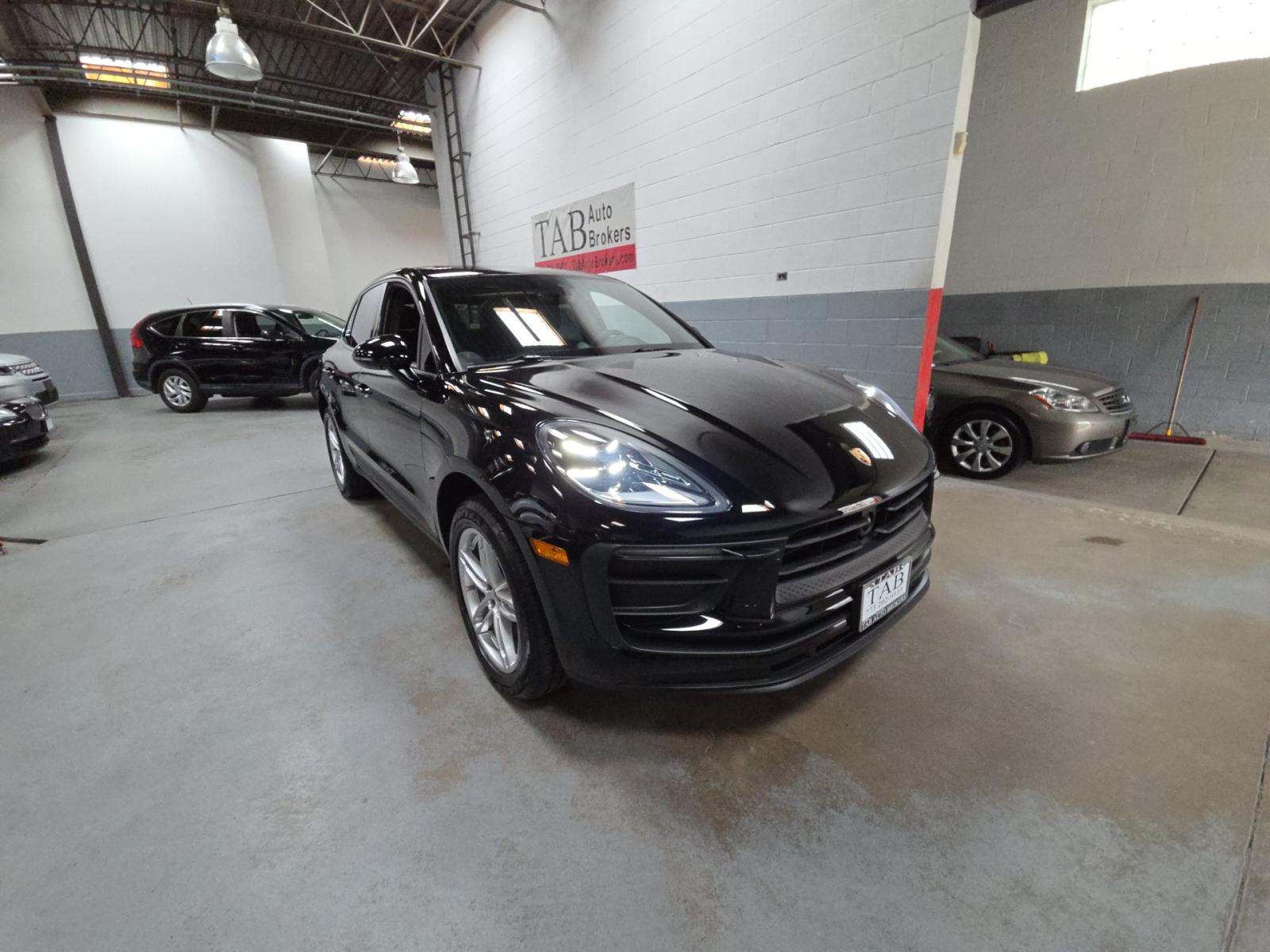 2023 Porsche Macan Base AWD