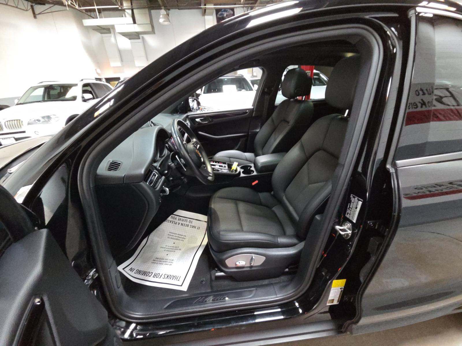 2023 Porsche Macan Base AWD