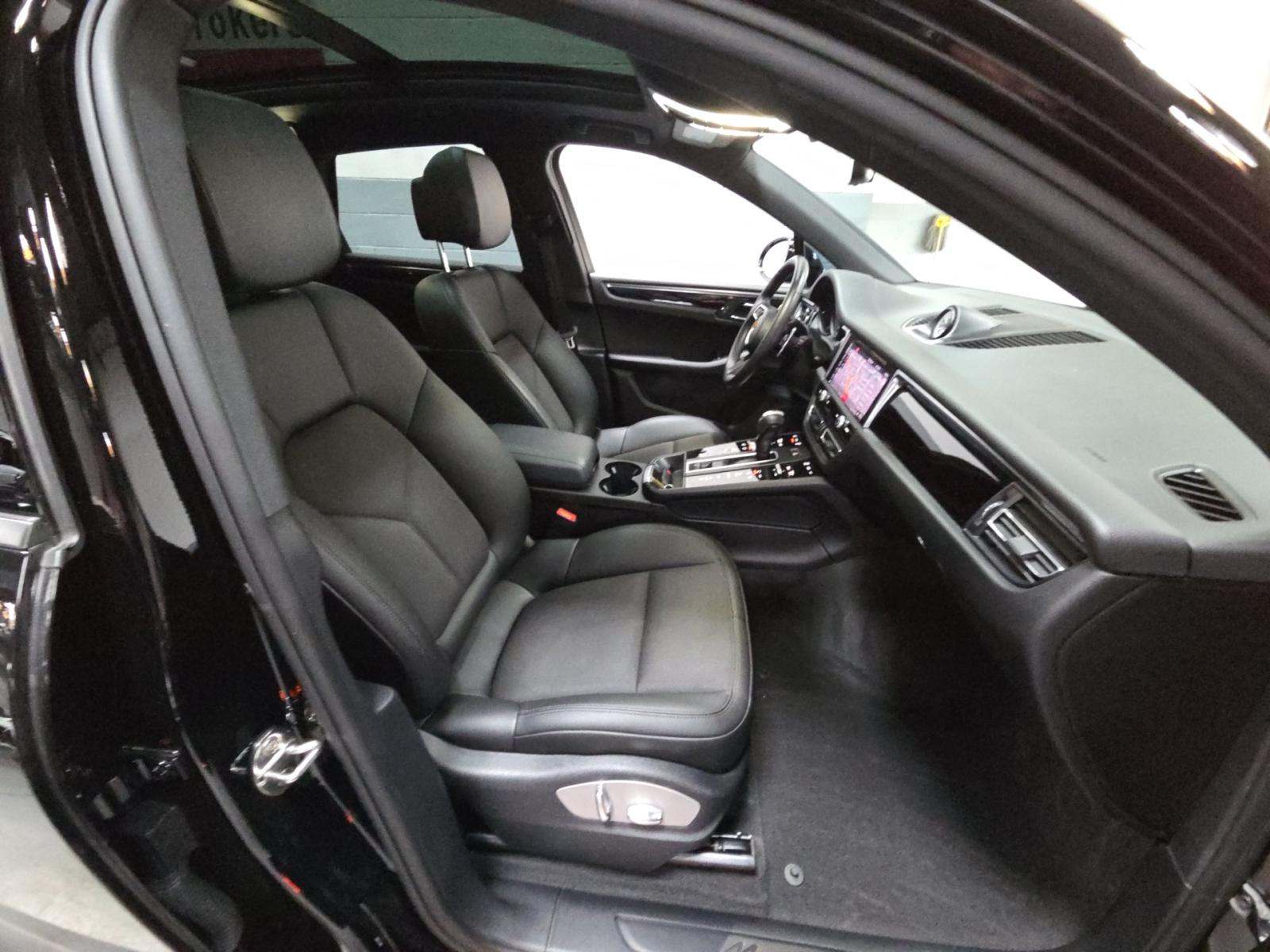 2023 Porsche Macan Base AWD