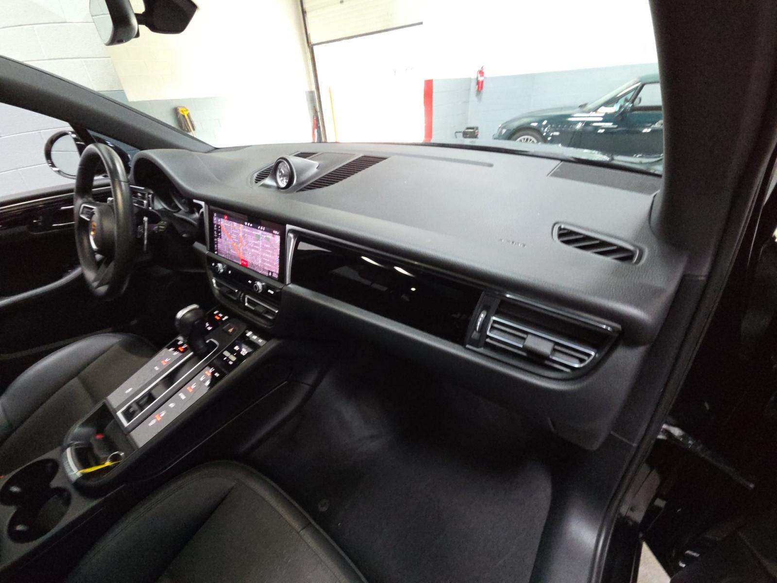 2023 Porsche Macan Base AWD