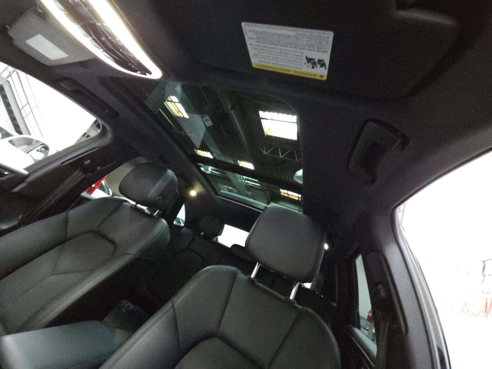 2023 Porsche Macan Base AWD