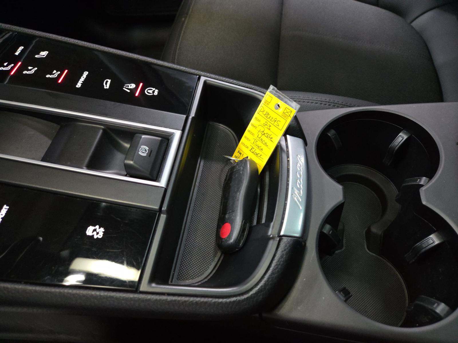 2023 Porsche Macan Base AWD