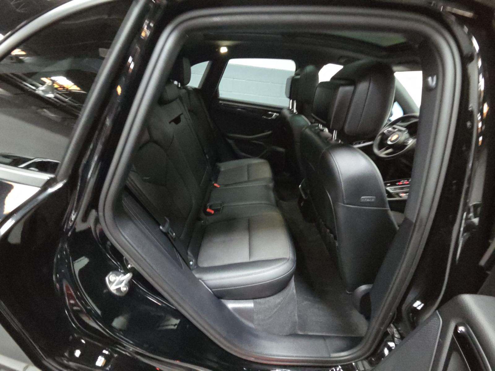 2023 Porsche Macan Base AWD