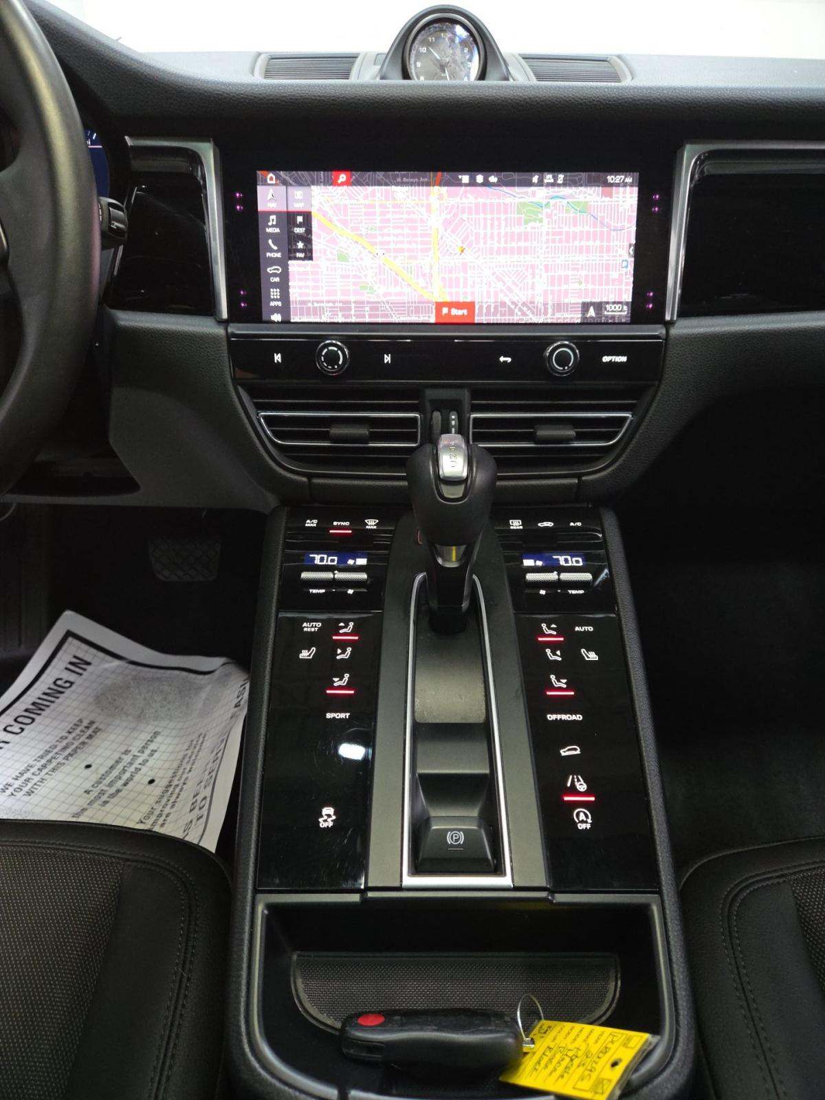 2023 Porsche Macan Base AWD