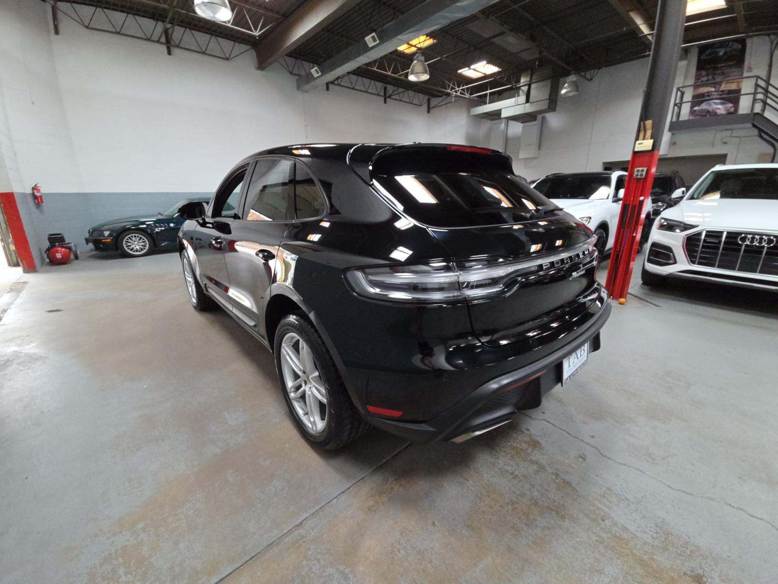 2023 Porsche Macan Base AWD