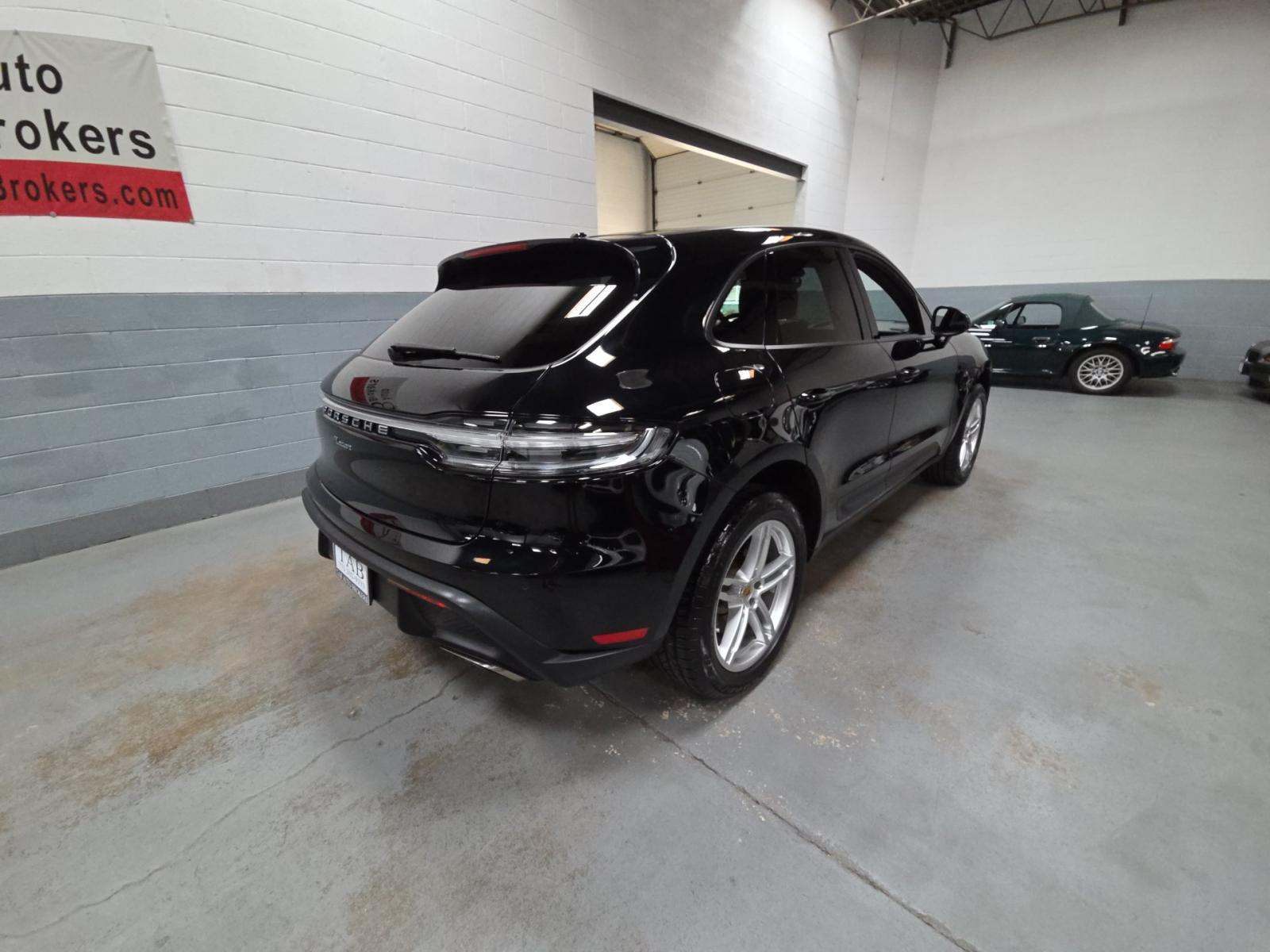 2023 Porsche Macan Base AWD