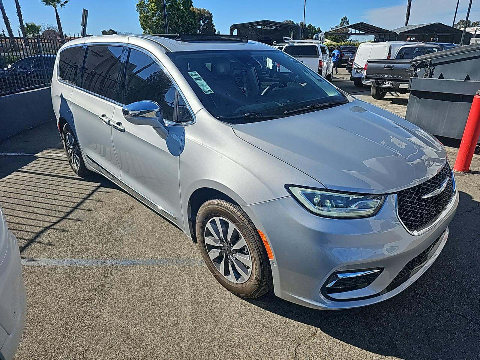 2022 Chrysler Pacifica Hybrid Limited FWD