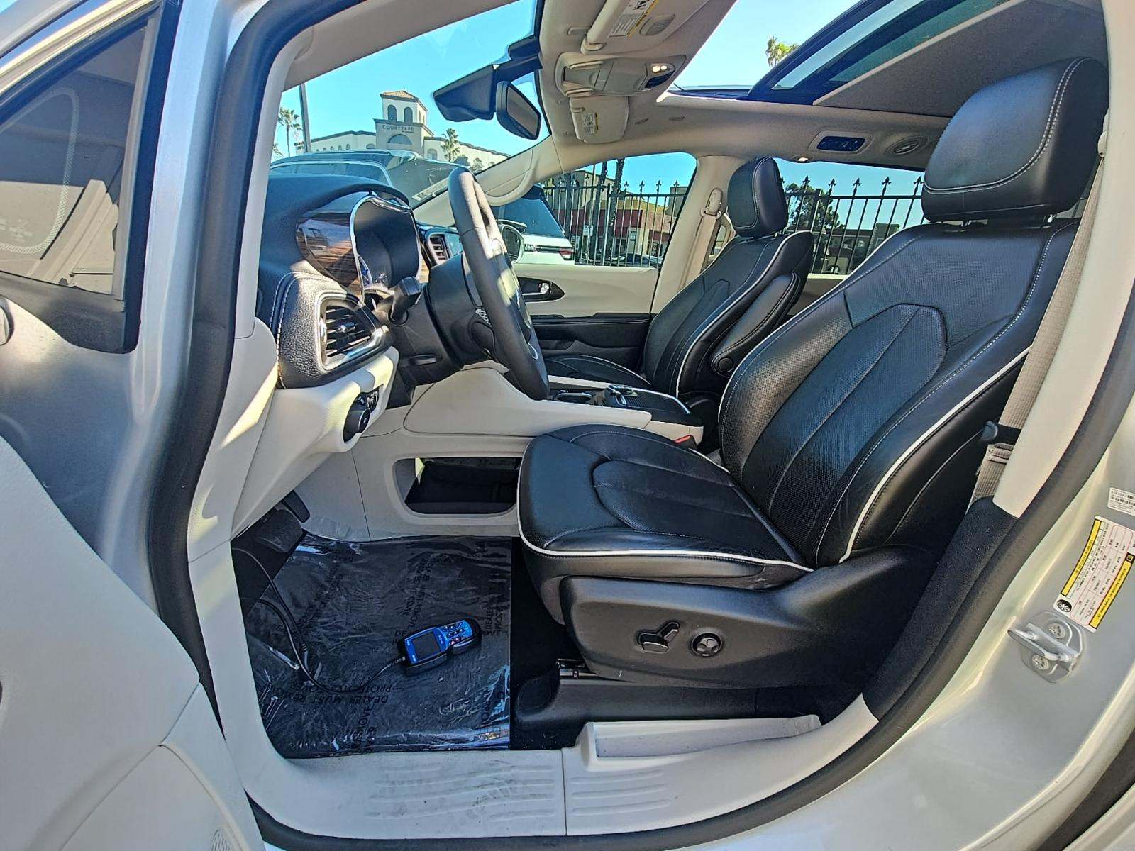 2022 Chrysler Pacifica Hybrid Limited FWD