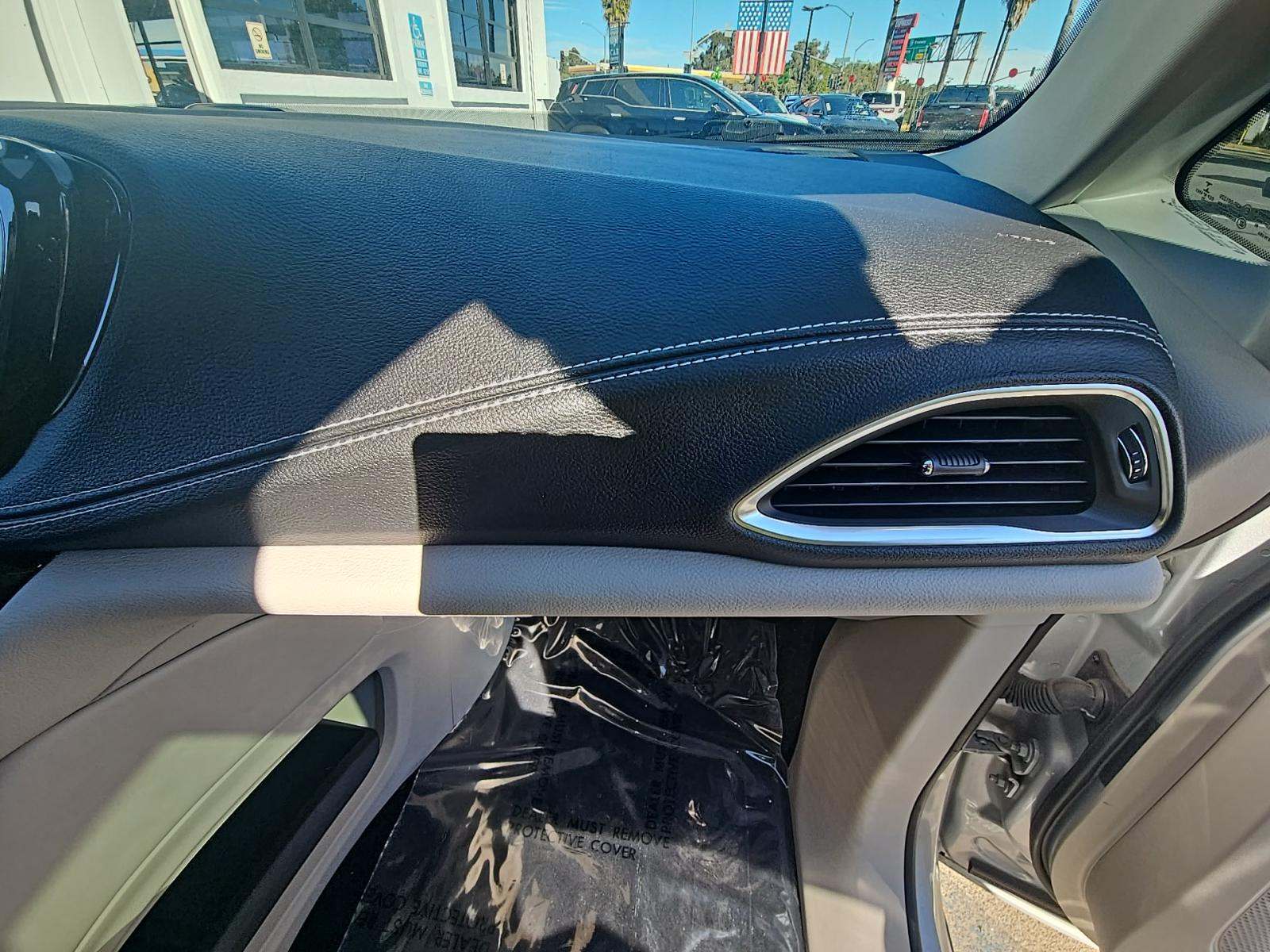 2022 Chrysler Pacifica Hybrid Limited FWD