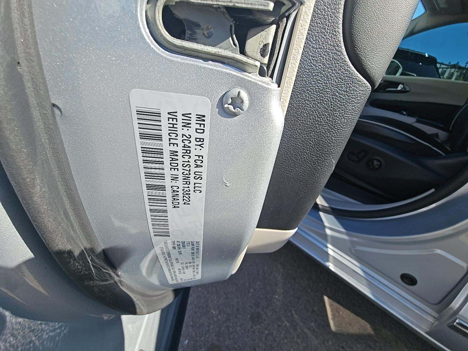 2022 Chrysler Pacifica Hybrid Limited FWD