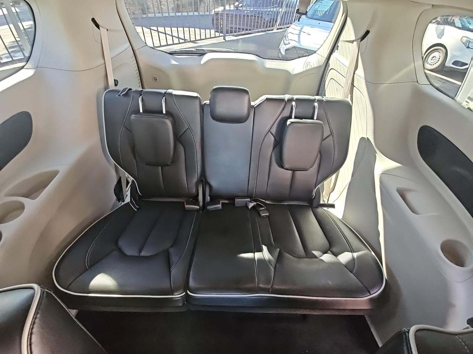 2022 Chrysler Pacifica Hybrid Limited FWD