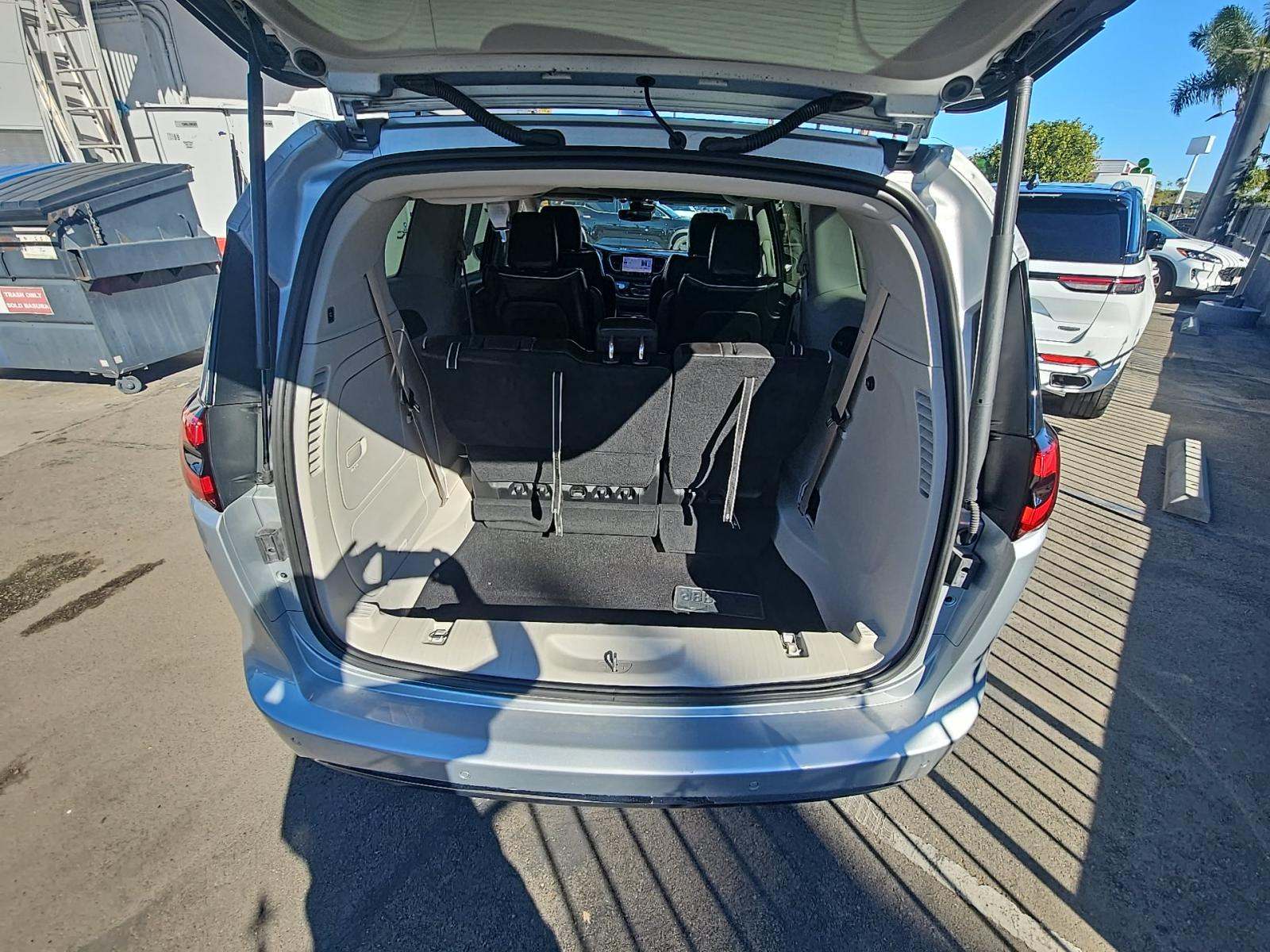 2022 Chrysler Pacifica Hybrid Limited FWD