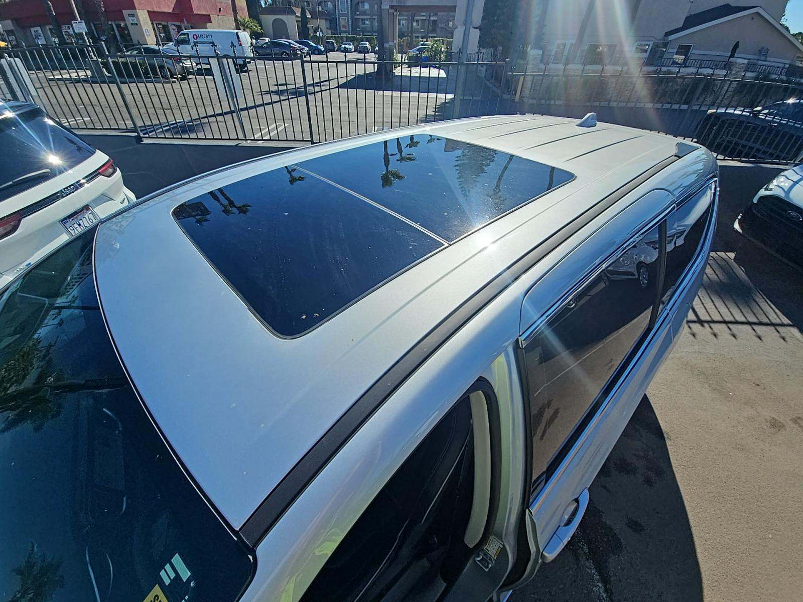 2022 Chrysler Pacifica Hybrid Limited FWD