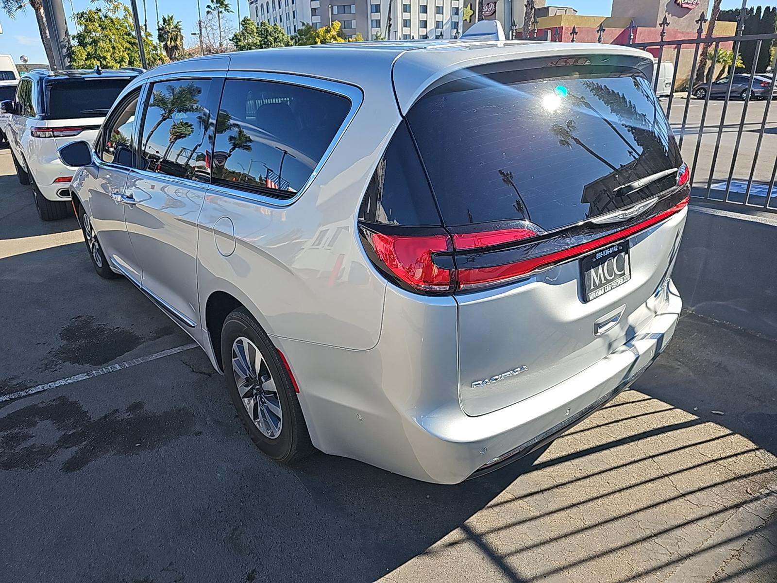 2022 Chrysler Pacifica Hybrid Limited FWD