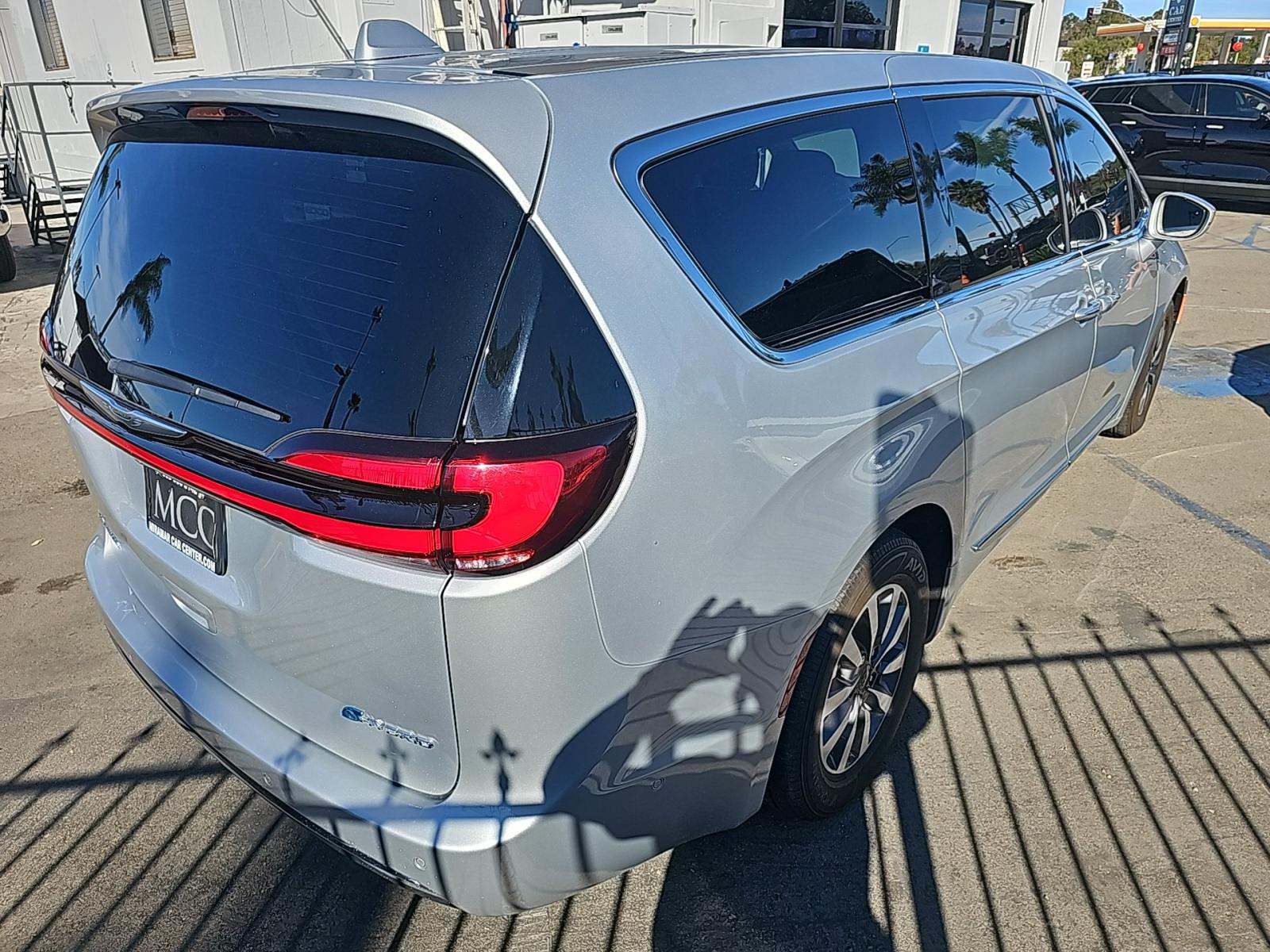 2022 Chrysler Pacifica Hybrid Limited FWD