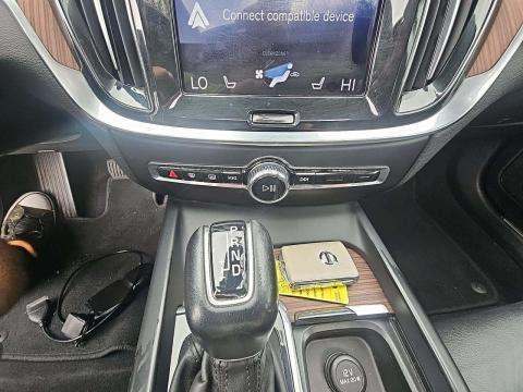 2020 Volvo S60 T6 Momentum AWD