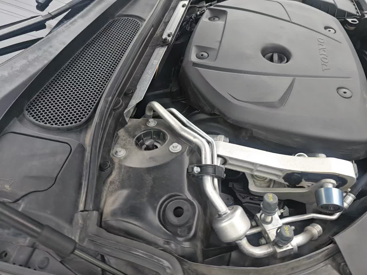 2020 Volvo S60 T6 Momentum AWD