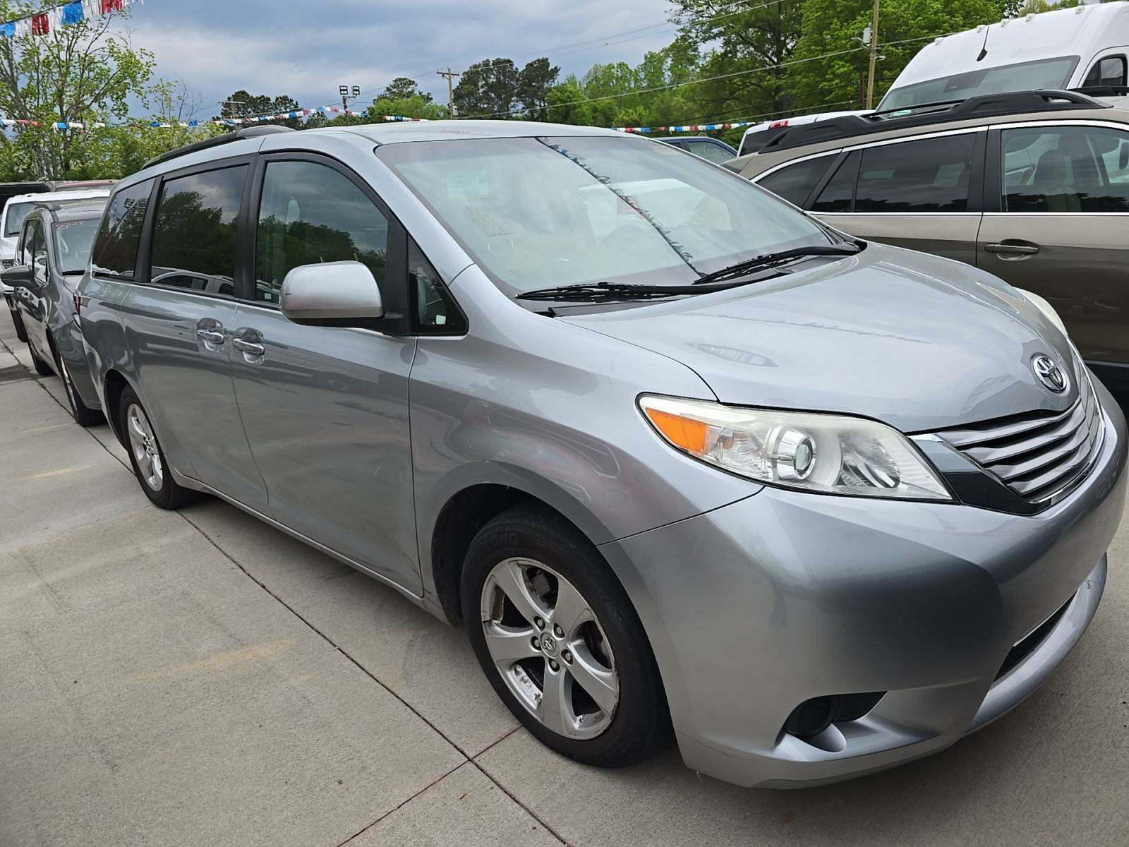 2017 Toyota Sienna LE FWD