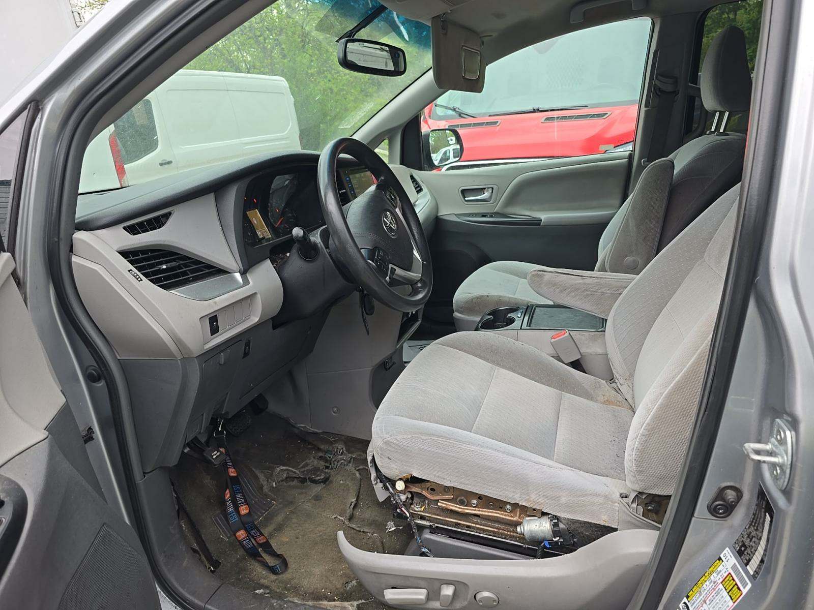 2017 Toyota Sienna LE FWD